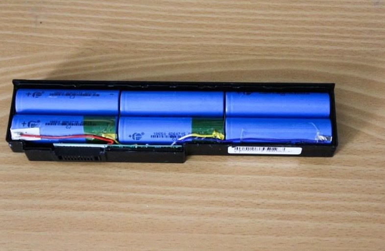 pin laptop Trung Quốc