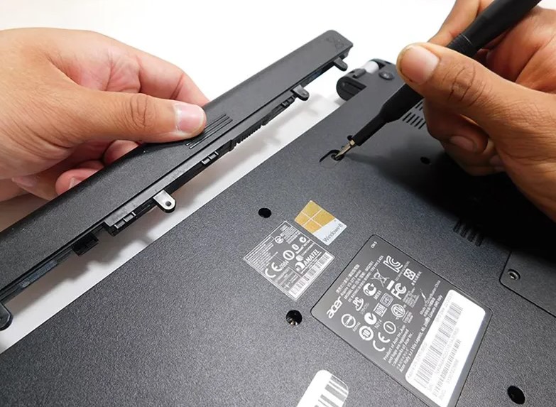 pin laptop Trung Quốc