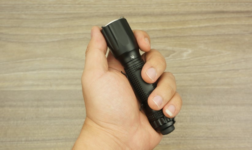 Đèn pin siêu sáng Trung Quốc